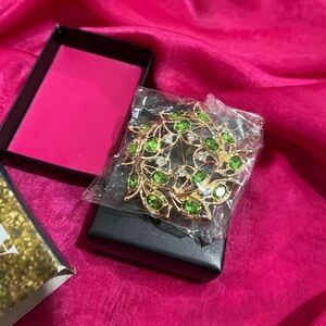 Avon Jewellery Iconic collectible Wreath